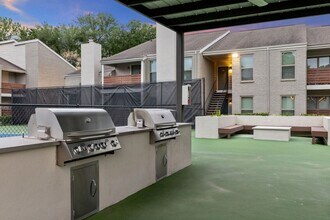 10751 Meadowglen Ln, Unit Kate in Houston, TX - Building Photo - Building Photo