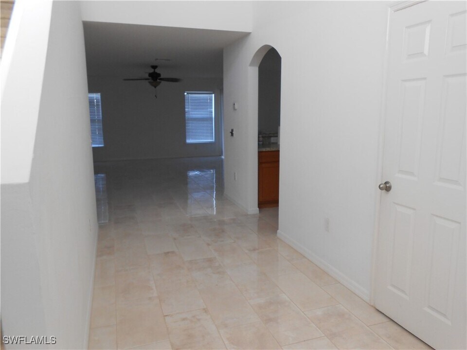 154 Shadowview Ct in Lehigh Acres, FL - Foto de edificio