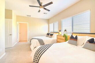 16601 N Parkview Pl in Surprise, AZ - Foto de edificio - Building Photo