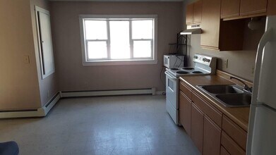 93 Market St in Fort Kent, ME - Building Photo - Building Photo