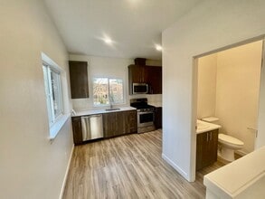 12109 SE Pardee St in Portland, OR - Building Photo - Building Photo