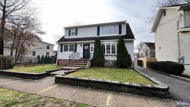 17 Oak St-Unit -2 in Rochelle Park, NJ - Building Photo