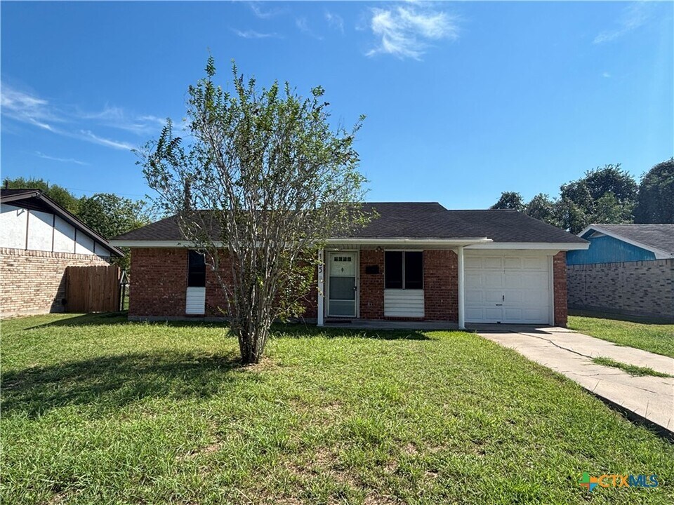 105 Tangerine Dr in Port Lavaca, TX - Building Photo