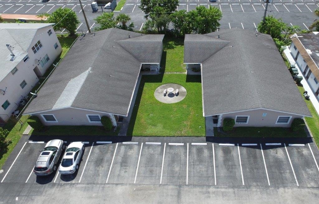 220-230 NE 40th St in Oakland Park, FL - Building Photo