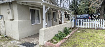 1720 San Bernardino Ave in Mentone, CA - Foto de edificio - Building Photo