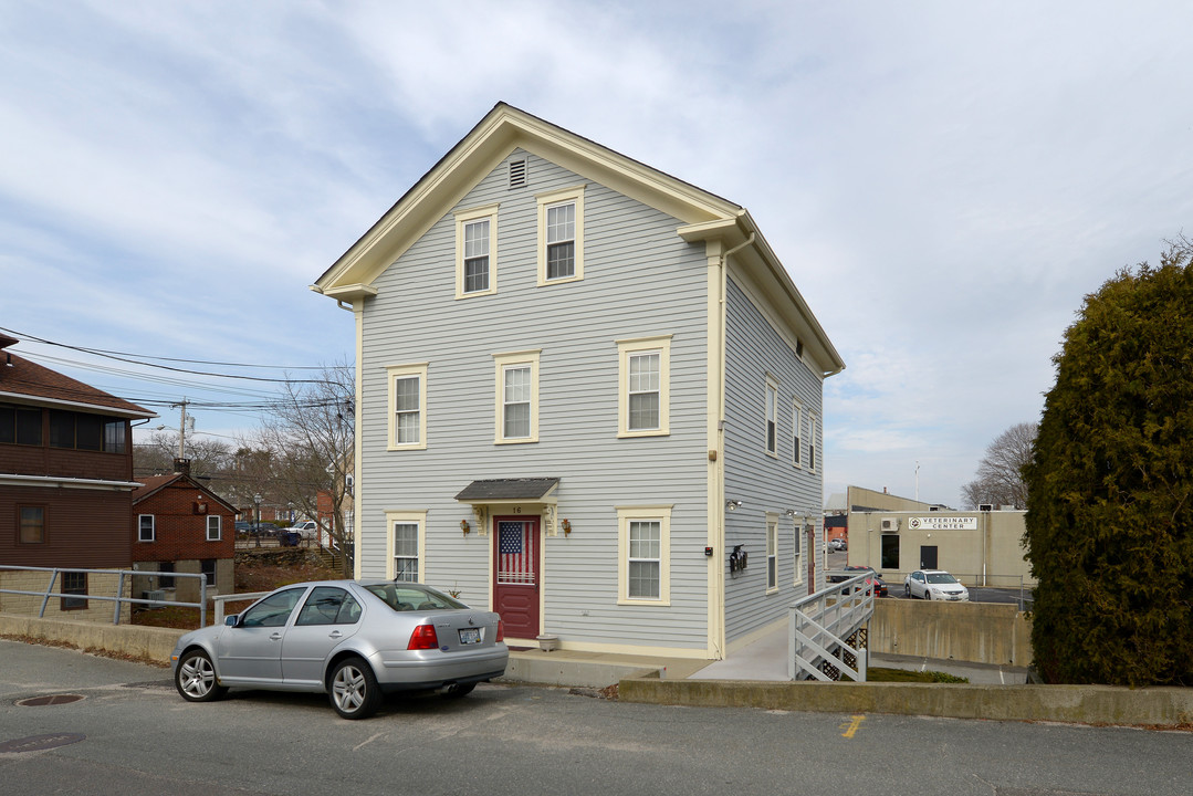 16 Bridge St in East Greenwich, RI - Building Photo