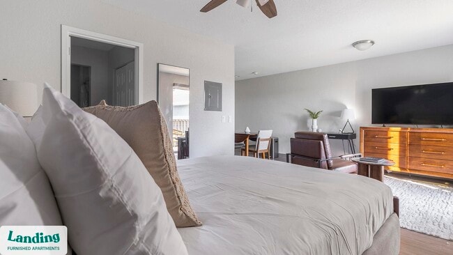 2305 Aaron St, Unit 217 in Port Charlotte, FL - Foto de edificio - Building Photo