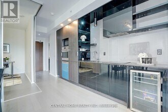 70 Temperance St in Toronto, ON - Building Photo - Building Photo