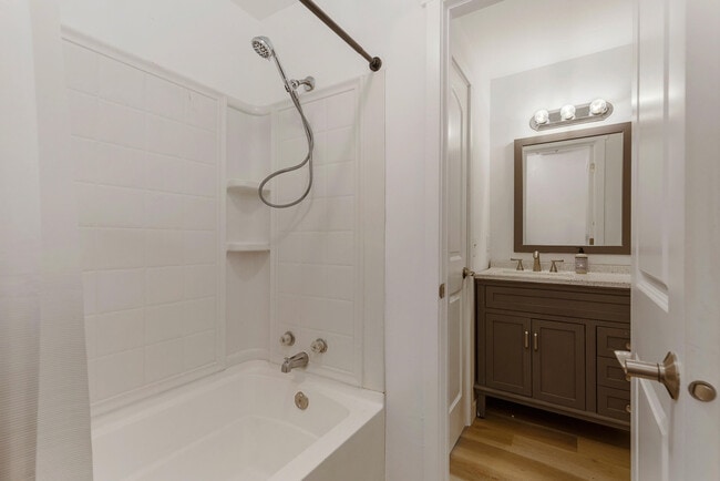 15704 Ash Way in Lynnwood, WA - Building Photo - Building Photo