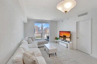 185 SW 7th St, Unit 2303 in Miami, FL - Building Photo - Building Photo