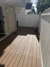 6845 SW 45th Ln in Miami, FL - Foto de edificio - Building Photo