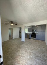 205 N Mariposa Street in Fresno, CA - Foto de edificio - Building Photo