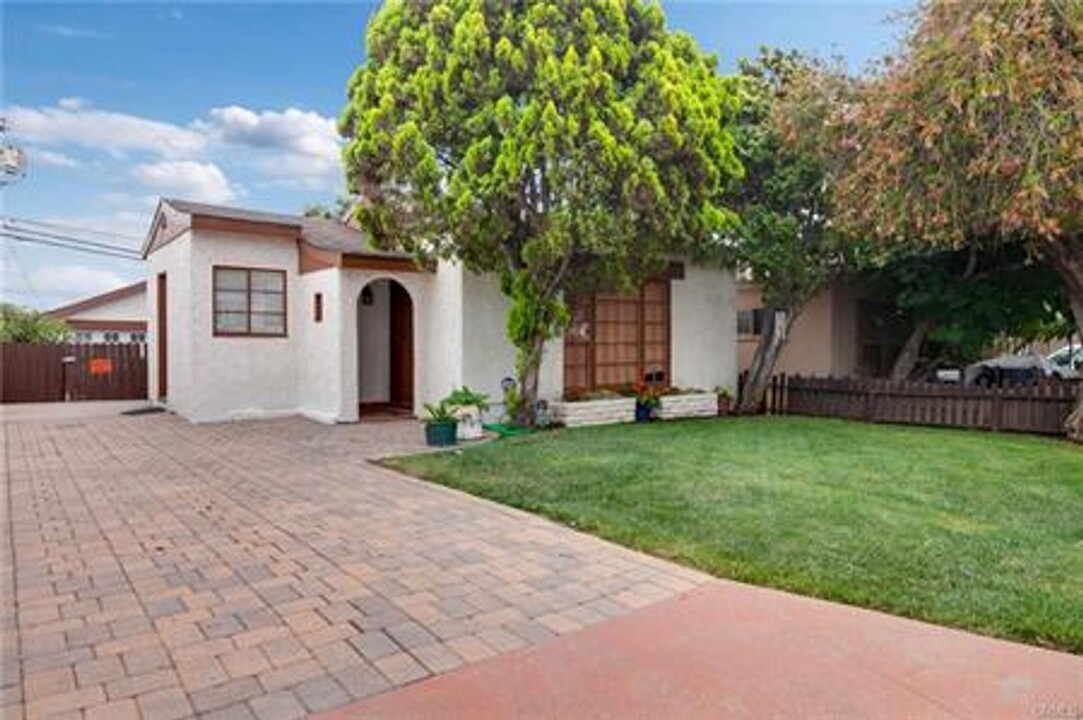 157 Avenida Serra in San Clemente, CA - Building Photo