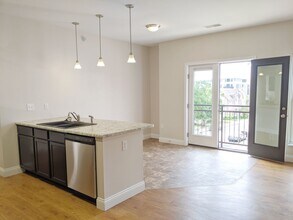 Sixth &amp; Washington in Bloomington, IN - Foto de edificio - Building Photo