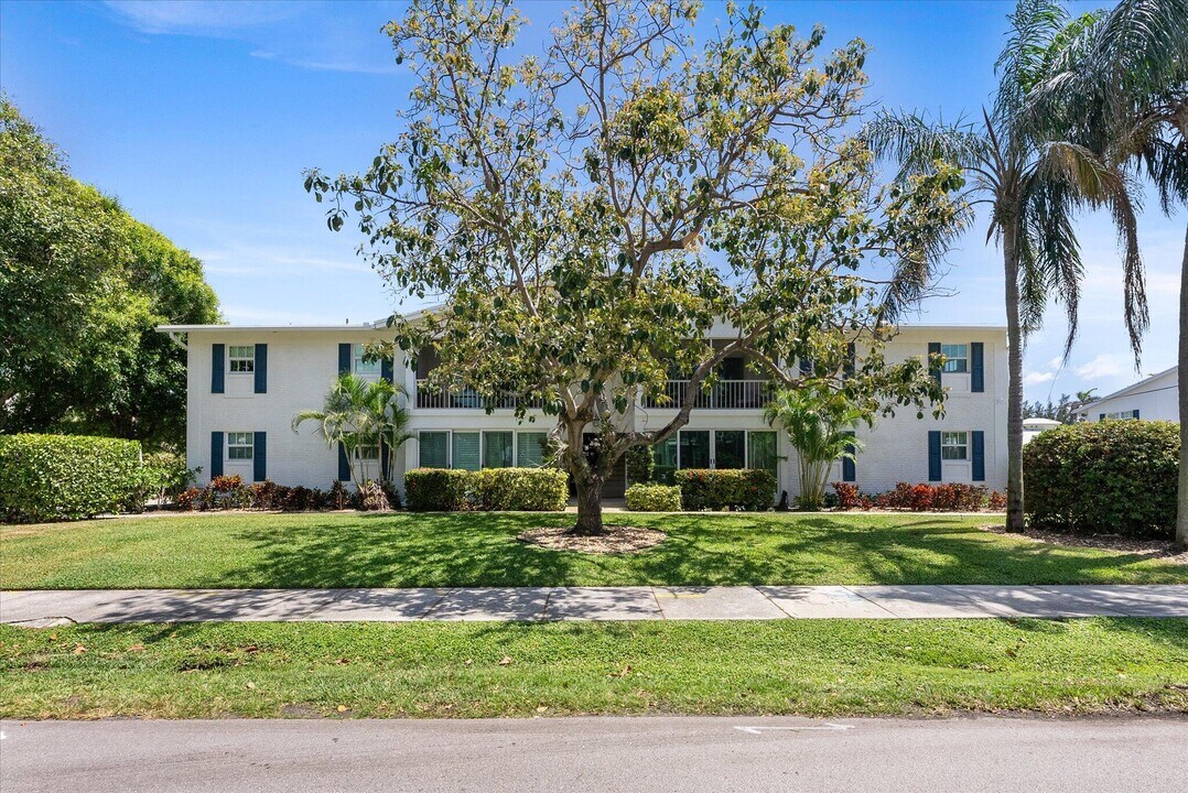 301 Venetian Dr in Delray Beach, FL - Building Photo