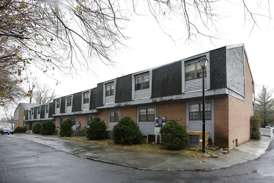 Washington Square Apartments in Berryville, VA - Building Photo