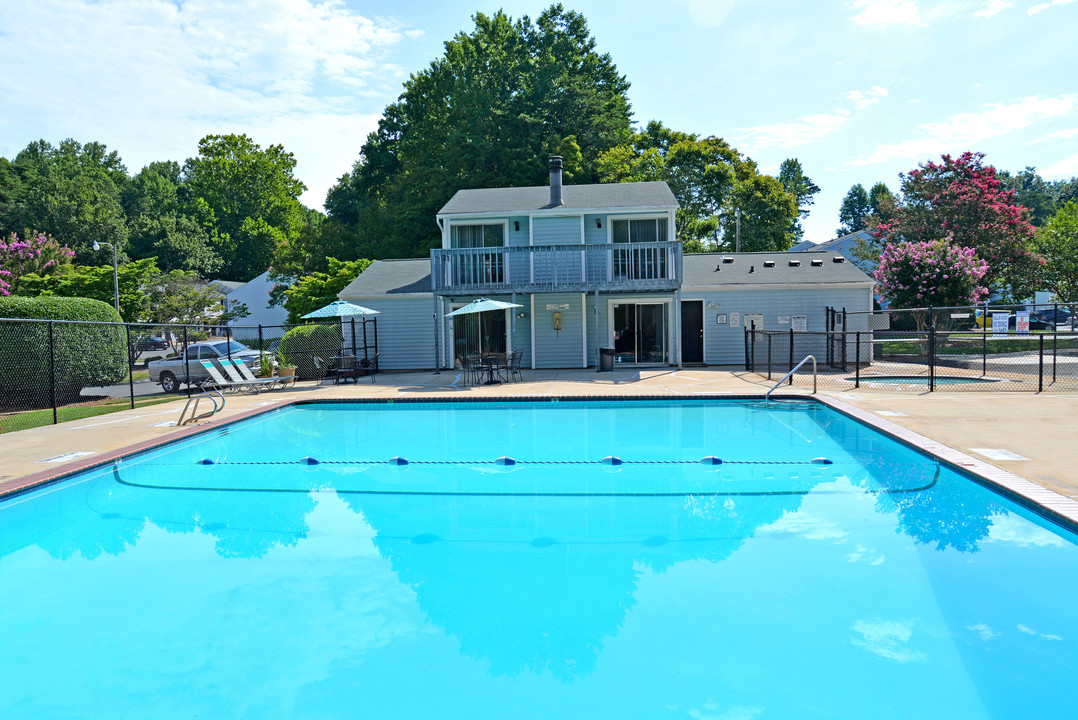 Countryside Villa Apartments in Winston-Salem, NC - Foto de edificio