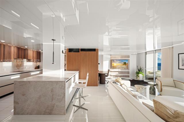 5555 Collins Ave in Miami Beach, FL - Building Photo
