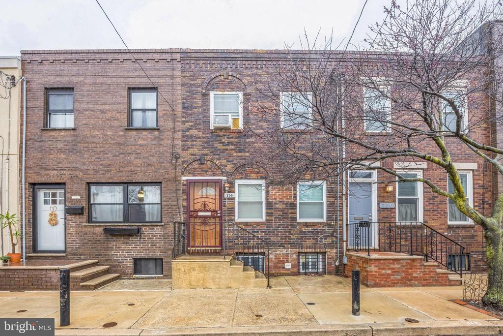 714 Mountain St in Philadelphia, PA - Building Photo