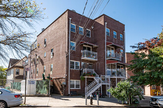 4725 99th St in Corona, NY - Building Photo - Building Photo