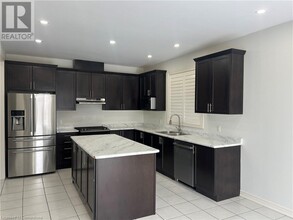 31 Chaumont Dr in Stoney Creek, ON - Building Photo - Building Photo