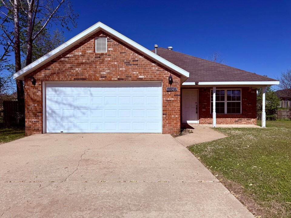 2604 SW Aztec Pl in Bentonville, AR - Foto de edificio