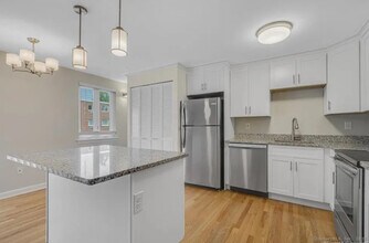 115 S Main St in West Hartford, CT - Building Photo - Building Photo