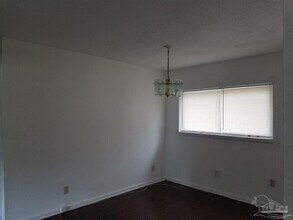 6426 Wagner Rd in Pensacola, FL - Foto de edificio - Building Photo