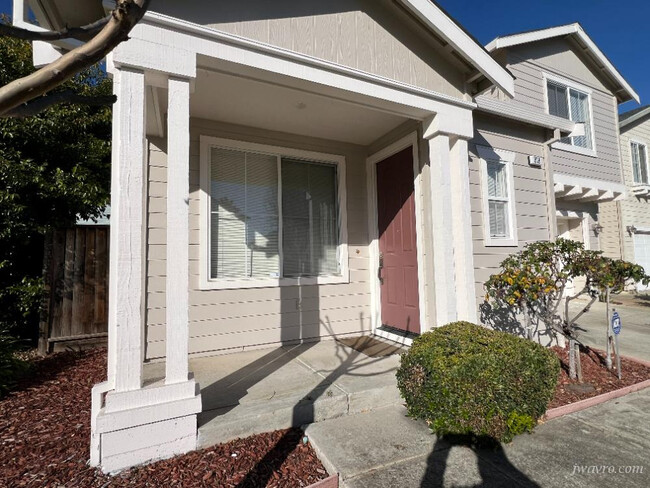 919 Wilks St in East Palo Alto, CA - Building Photo - Building Photo