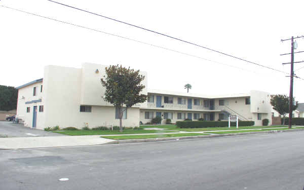 Quiet Bay in Downey, CA - Building Photo