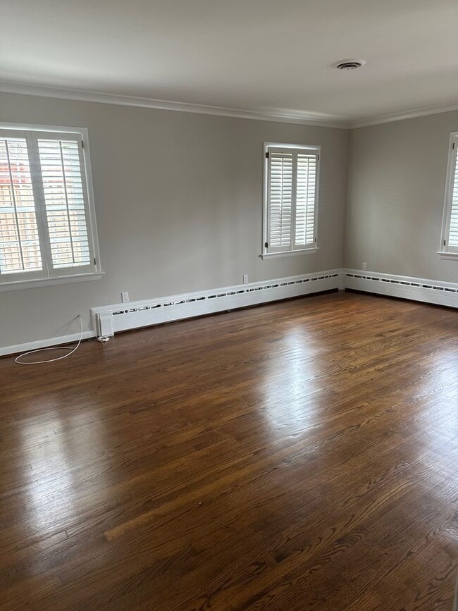 2405 Crest St in Alexandria, VA - Building Photo - Building Photo