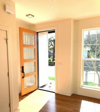 1367 N Humboldt St in Portland, OR - Foto de edificio - Building Photo