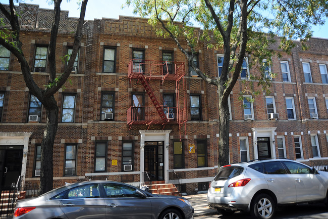 34-28 43rd St in Long Island City, NY - Building Photo - Building Photo