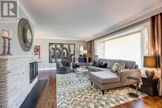 256 Eastcourt Rd in Oakville, ON - Building Photo - Building Photo