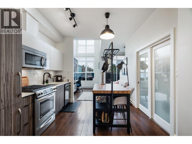 2250 Commercial Dr in Vancouver, BC - Building Photo - Building Photo