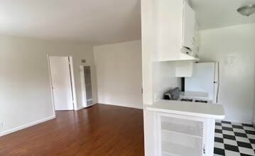 3834 Mentone Ave, Unit 1 in Culver City, CA - Foto de edificio - Building Photo