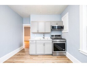 10 Acushnet Ave-Unit -2 in New Bedford, MA - Foto de edificio - Building Photo