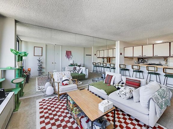 2754 N Hampden Ct, Unit 33 in Chicago, IL - Building Photo - Building Photo