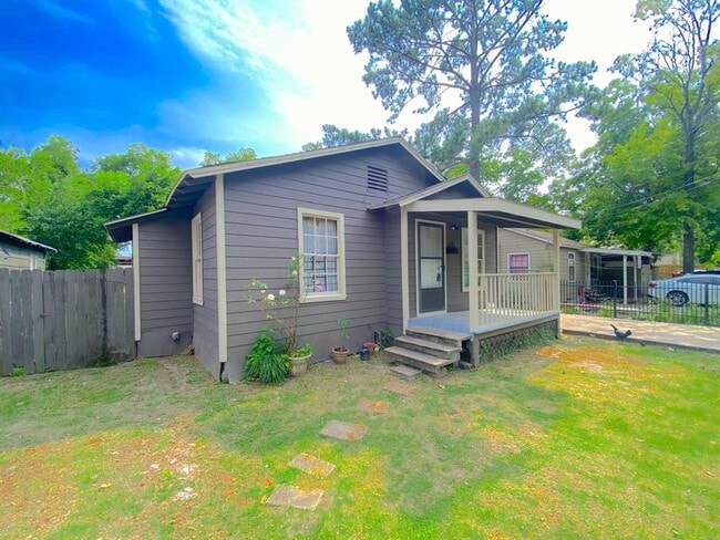 132 Grothe Ln in Houston, TX - Foto de edificio - Building Photo