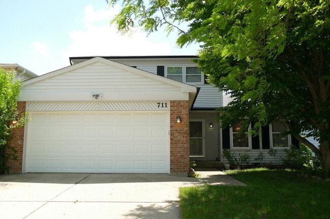 property at 711 N Lakeside Dr