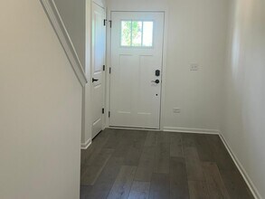 1526 Albany St in Grayslake, IL - Building Photo - Building Photo