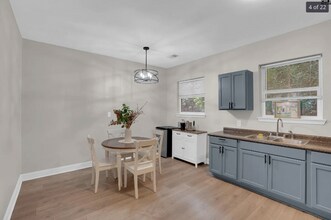 1100 Columbia College Dr in Columbia, SC - Foto de edificio - Building Photo