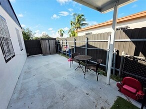 2951 NW 154th Terrace in Miami Gardens, FL - Foto de edificio - Building Photo