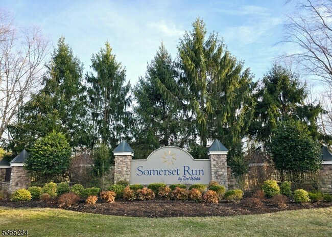 2104 Conrad Way in Franklin Township, NJ - Foto de edificio - Building Photo