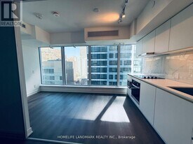 8 Wellesley St W in Toronto, ON - Building Photo