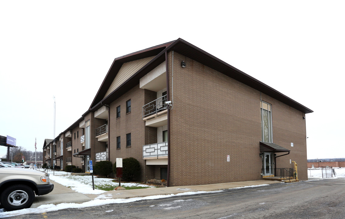 Eastview Apartments in Warren, OH - Building Photo