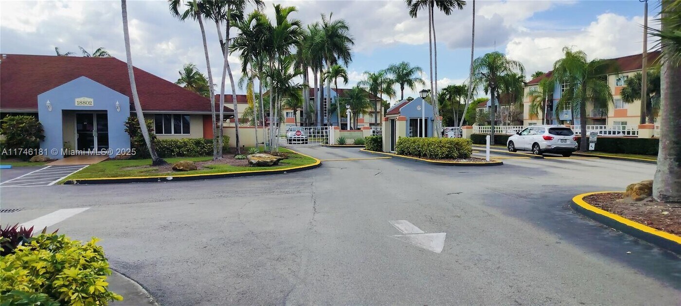 18810 NW 57th Ave, Unit 307 in Hialeah, FL - Building Photo