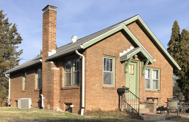 property at 402 S Eagleson Ave