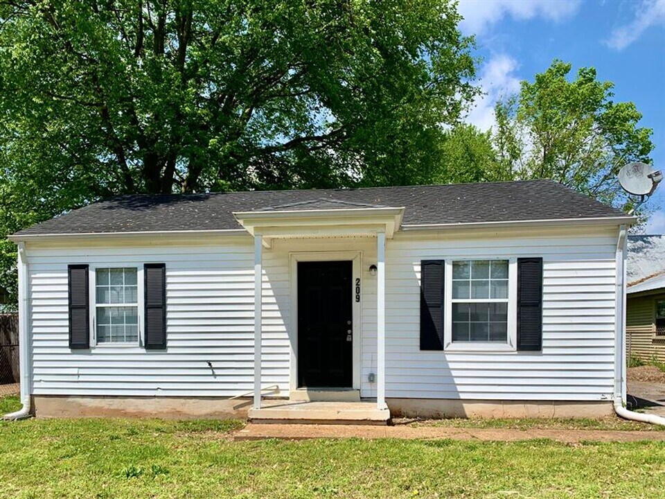 209 Burch Rd in Clarksville, TN - Building Photo