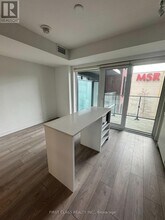 8-418 Tippett Rd in Toronto, ON - Building Photo - Building Photo